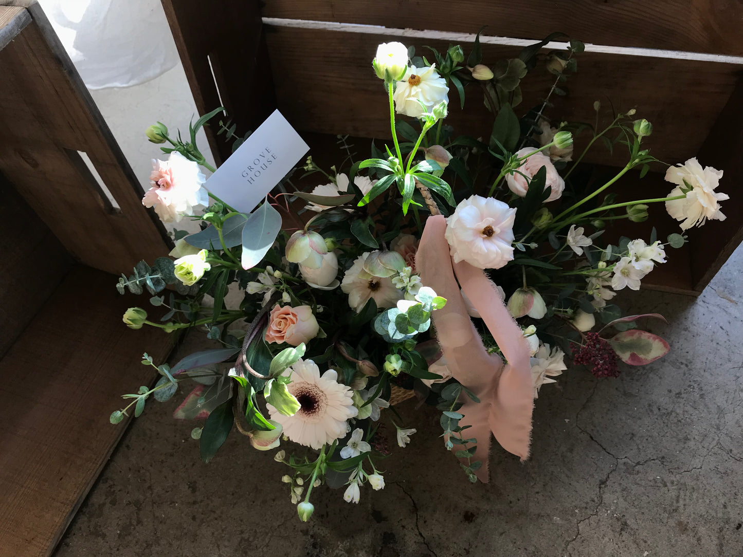 <Selection> Flower Basket - White and Pastel