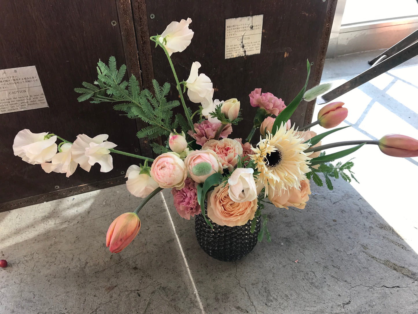 <Designer's choice> Vase Arrangement - blend of White to delicate pastel hues