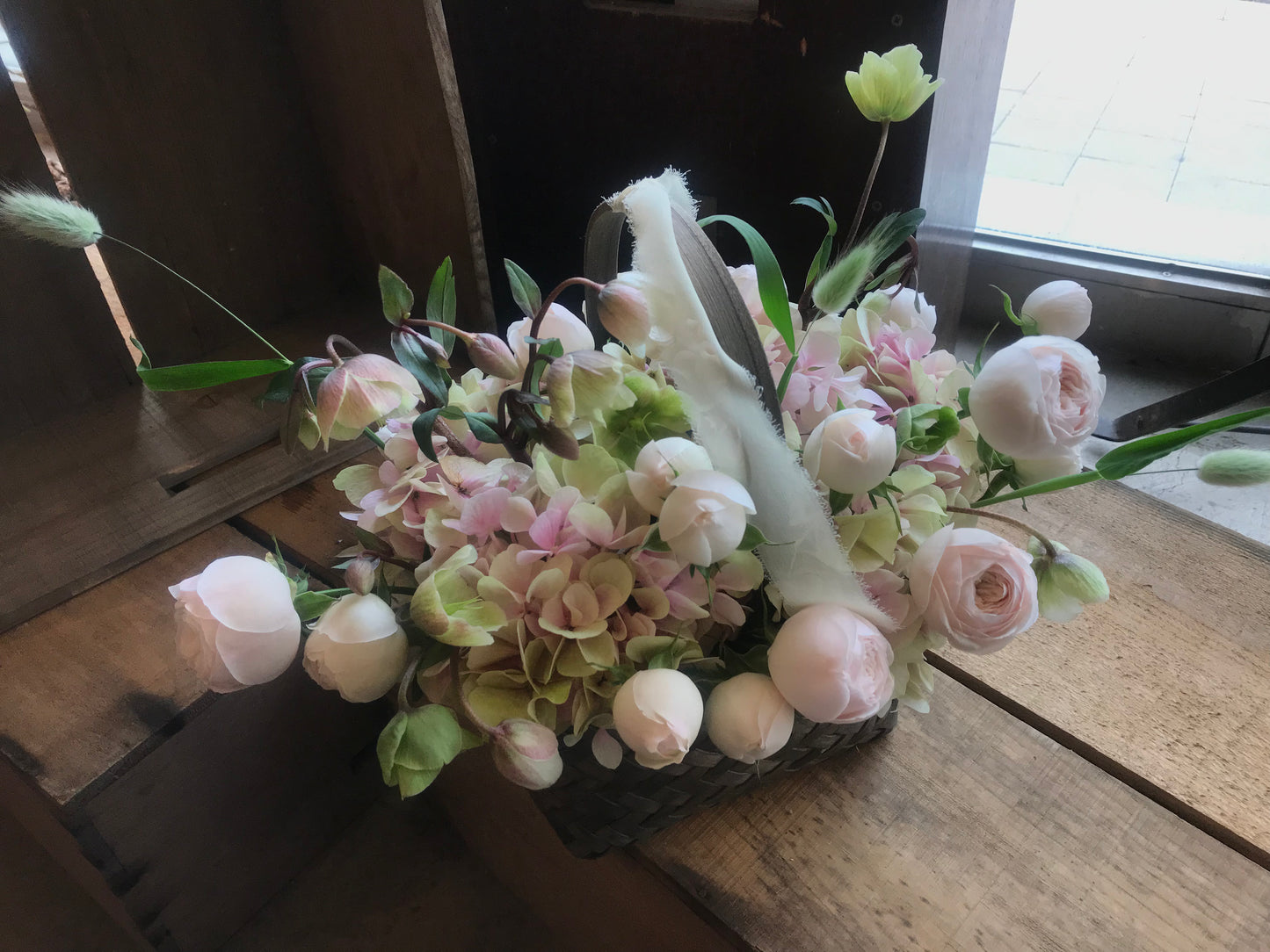 <Selection> Flower Basket - White and Pastel