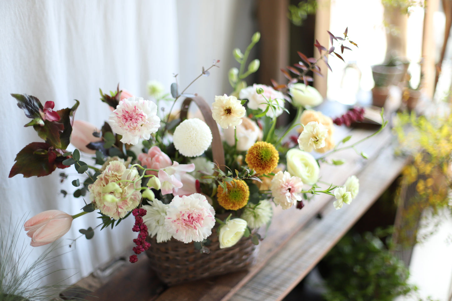 <Selection> Flower Basket - White and Pastel