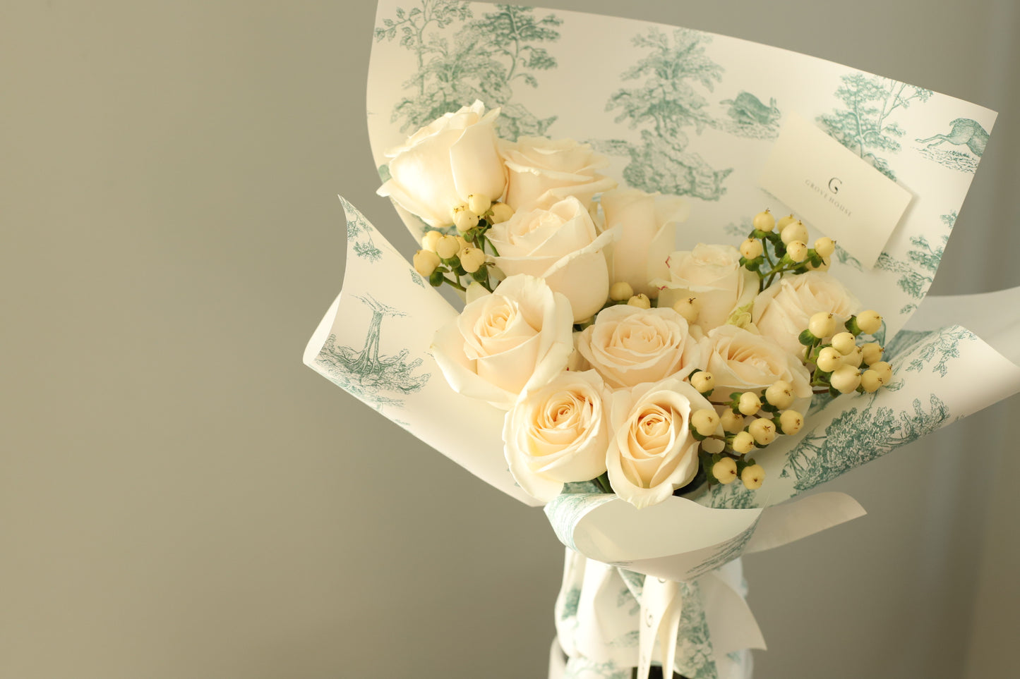 Exquisite Pearl White Wrapped Bouquet (Standard/Deluxe/Premium)