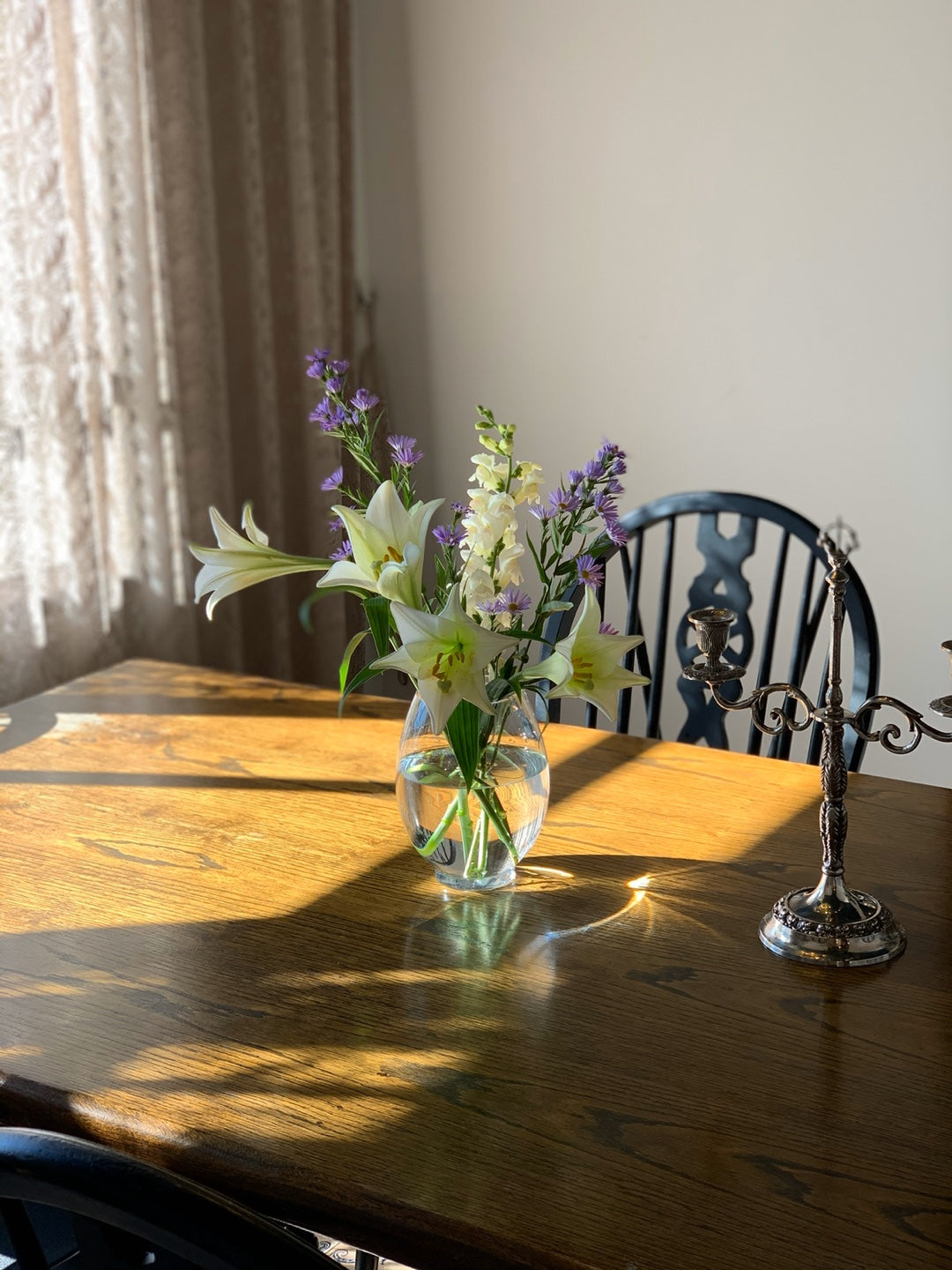 <Designer's choice> Vase Arrangement - blend of White to delicate pastel hues