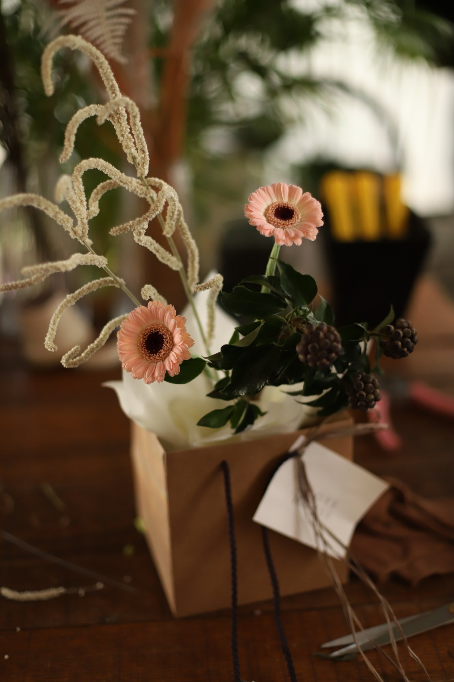 <Selection> Fresh Flower Vase Arrangement - Pink