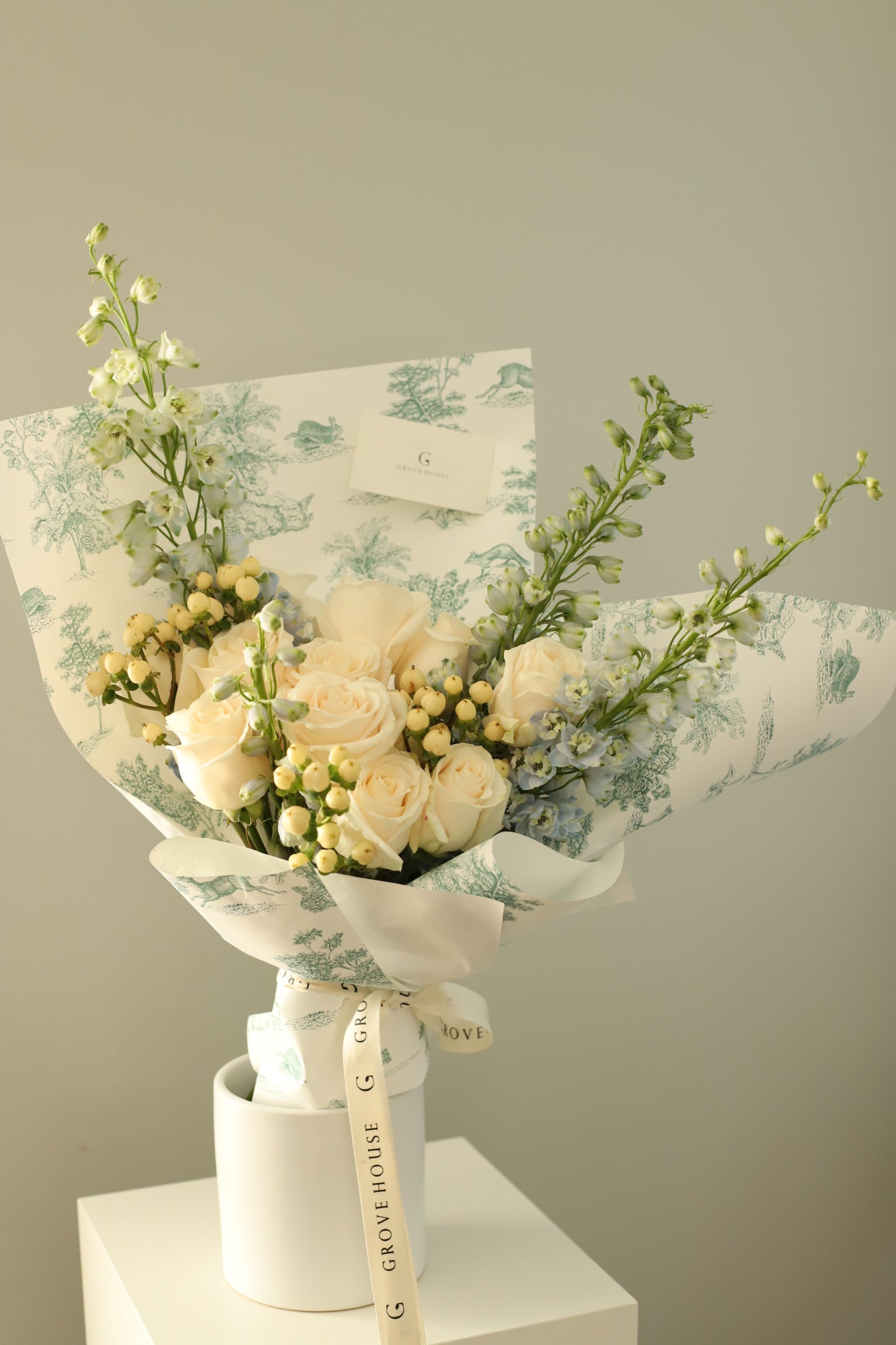 Exquisite Pearl White Wrapped Bouquet (Standard/Deluxe/Premium)