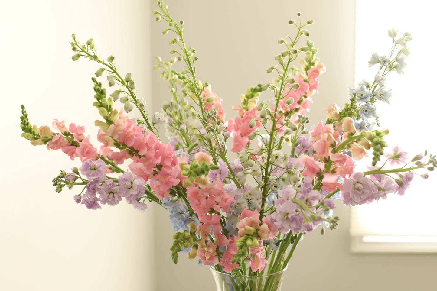 Exquisite Grande Flowers Bouquet in Vase | Northbrook Florist - Elevate Every Occasion